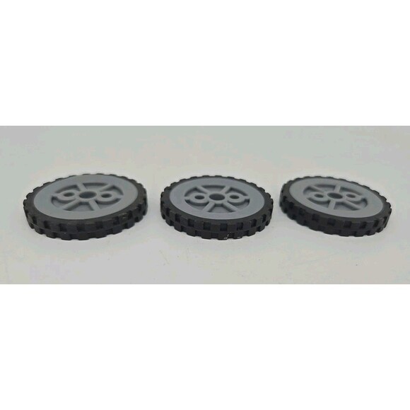 K'nex Wheels Lot 3 Small Tires 1.5” With Gray Hubs Pulleys K'nex Parts 1 & 1/2" - Picture 3 of 6
